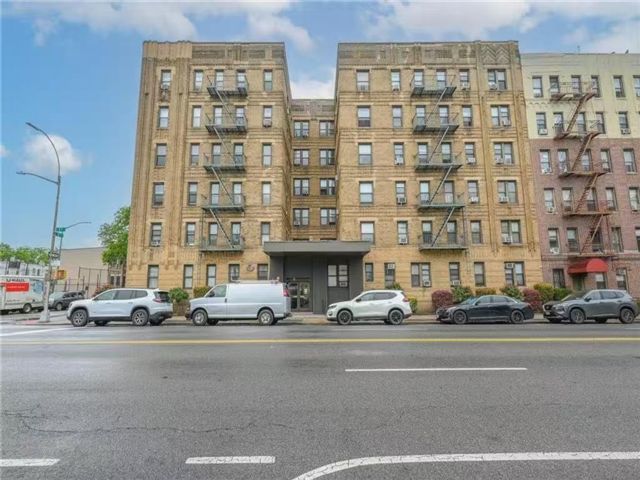 1 BR,  1.00 BTH &nbsp;Co-op style home in Bay Ridge