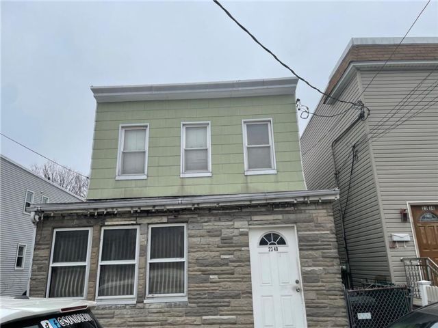  4 BR,  3.00 BTH &nbsp;Multi-family style home in College Point