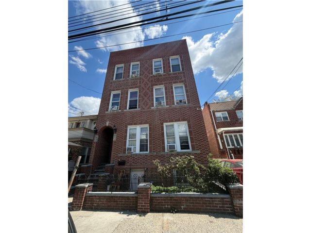 Studio,  0.00 BTH &nbsp;Multi-family style home in Homecrest