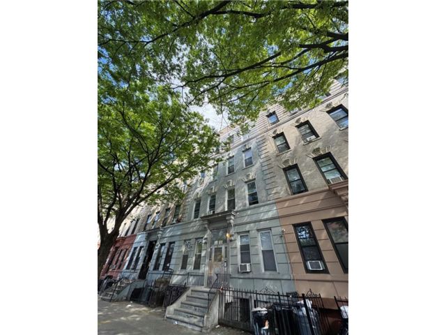 Studio,  0.00 BTH &nbsp;Multi-family style home in Sunset Park