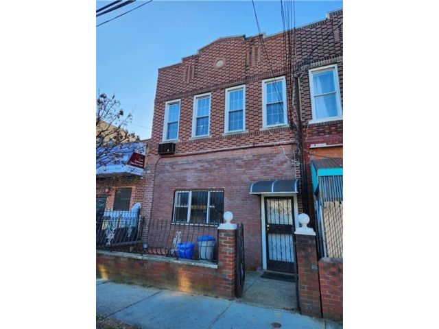  6 BR,  3.00 BTH &nbsp;2 story style home in East Flatbush