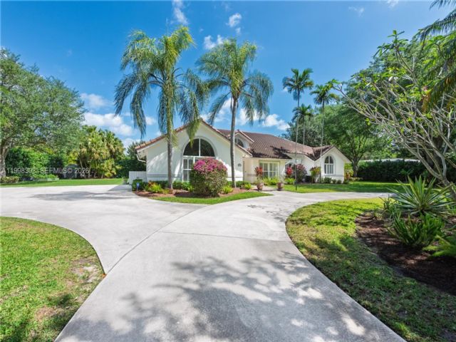  4 BR,  3.00 BTH &nbsp; style home in Cutler Bay