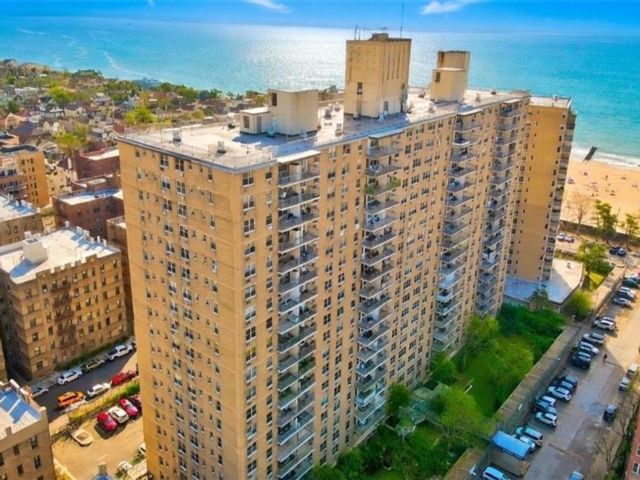  2 BR,  2.00 BTH &nbsp;Condominium style home in Brighton Beach