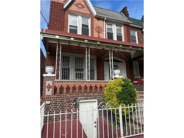  1 BR,  1.00 BTH &nbsp;Multi-family style home in Canarsie