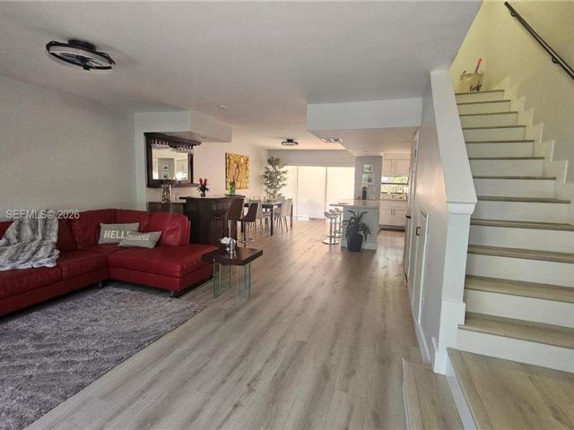  3 BR,  2.50 BTH &nbsp;Townhouse style home in North Miami Beach
