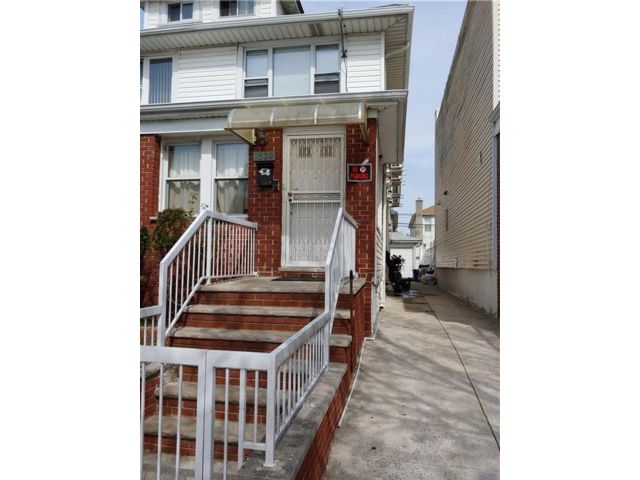  4 BR,  2.56 BTH &nbsp;Multi-family style home in Bensonhurst