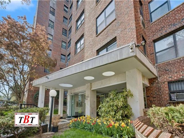 [Kensington Real Estate, listing number 3337168]