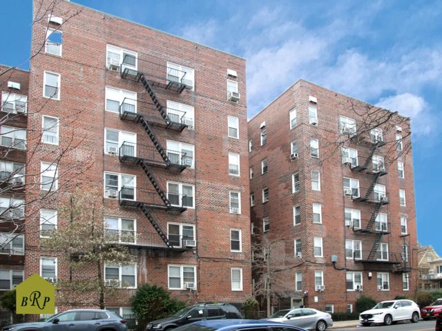  1 BR,  1.00 BTH &nbsp;Co-op style home in Bath Beach