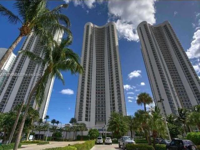  2 BR,  2.00 BTH &nbsp;Condo style home in Aventura