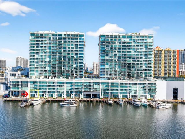  2 BR,  3.00 BTH &nbsp;Condo style home in Sunny Isles Beach