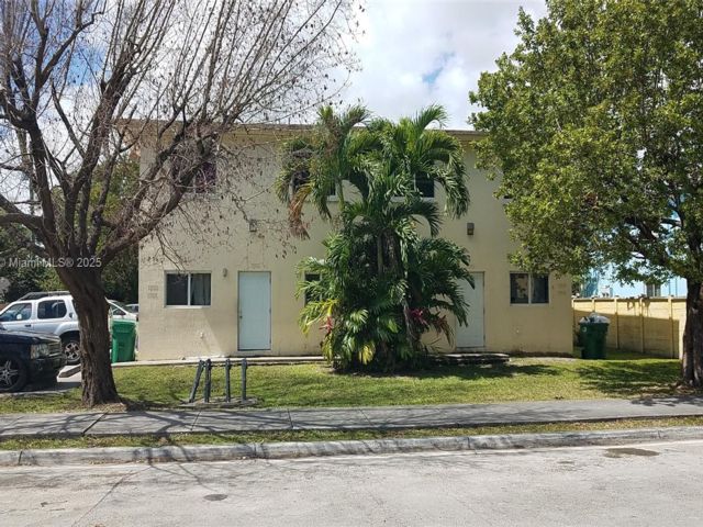  4 BR,  2.00 BTH &nbsp; style home in Biscayne Park