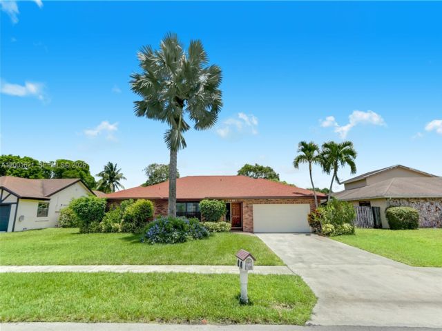  4 BR,  2.50 BTH &nbsp; style home in Plantation