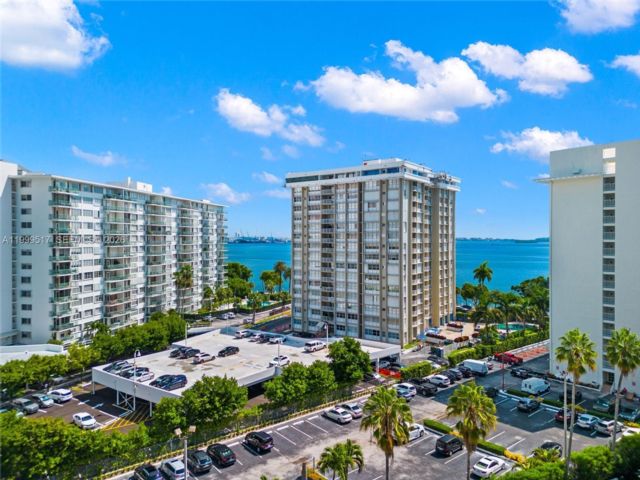  3 BR,  2.00 BTH &nbsp; style home in Miami