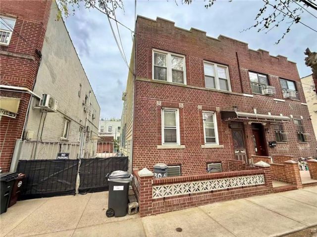 8 BR,  0.00 BTH &nbsp;Multi-family style home in Bensonhurst