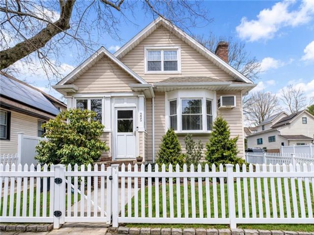  2 BR,  1.00 BTH &nbsp;Single family style home in Westerleigh