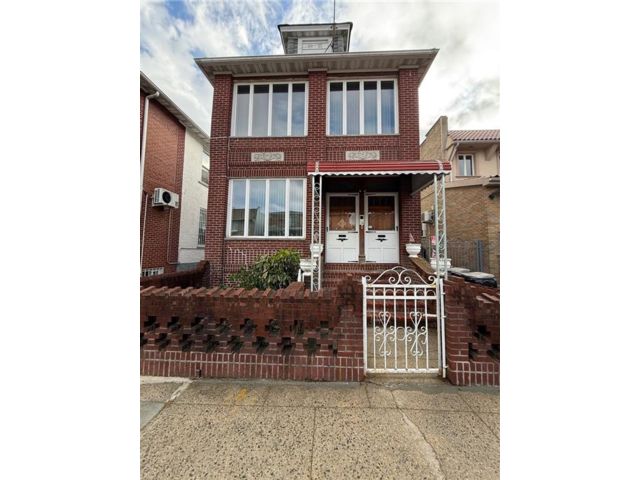 Studio,  0.00 BTH &nbsp;Multi-family style home in Bensonhurst