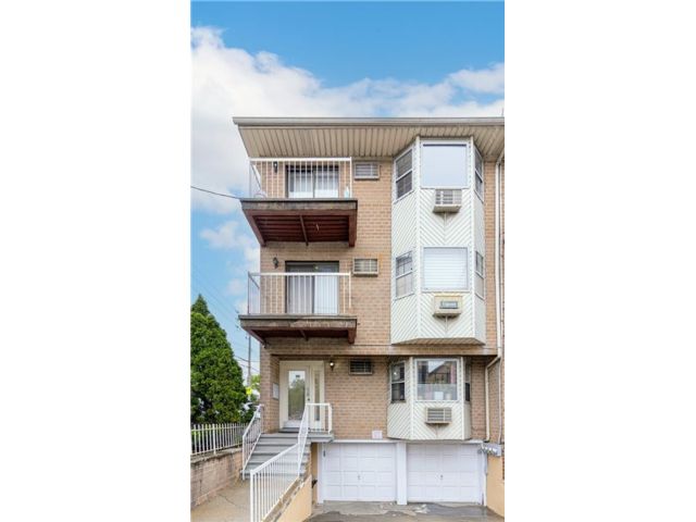  1 BR,  1.00 BTH &nbsp;Condominium style home in Bensonhurst