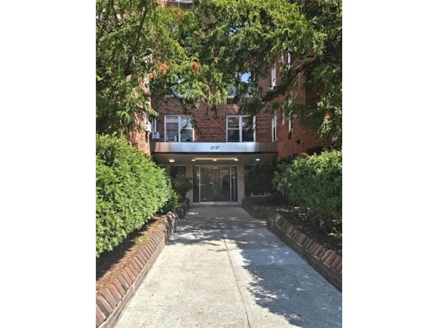  2 BR,  2.00 BTH &nbsp;Co-op style home in Brighton Beach