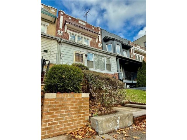  3 BR,  3.00 BTH &nbsp;Single family style home in Bay Ridge