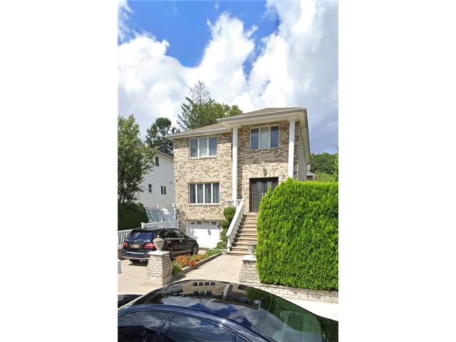  4 BR,  4.00 BTH &nbsp;Single family style home in Lighthouse Hill