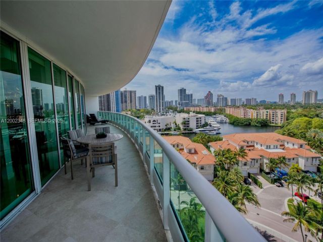  2 BR,  3.50 BTH &nbsp; style home in Aventura
