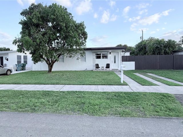  4 BR,  2.50 BTH &nbsp; style home in Miami