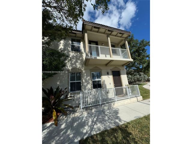  4 BR,  3.00 BTH &nbsp;Townhouse style home in Homestead