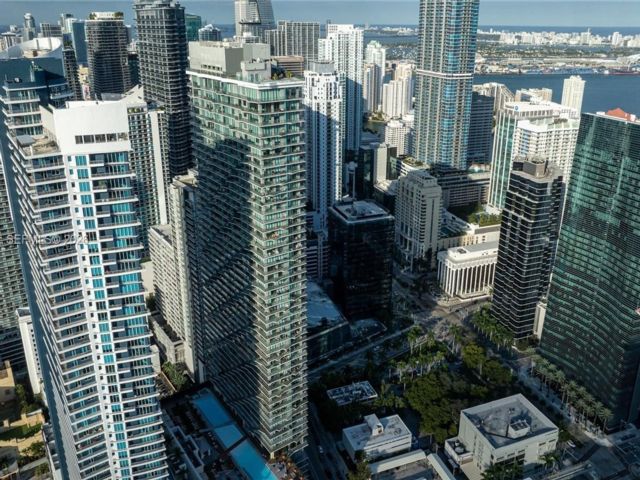  2 BR,  2.00 BTH &nbsp; style home in Miami