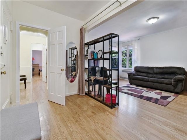  1 BR,  1.00 BTH &nbsp;Co-op style home in Midwood