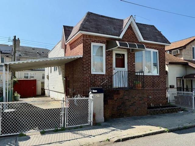 2 BR,  1.00 BTH &nbsp;Single family style home in Gerritsen Beach