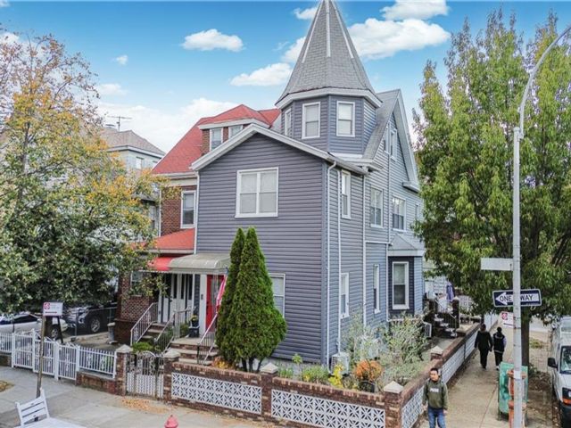 Studio,  0.00 BTH &nbsp;Multi-family style home in Bath Beach