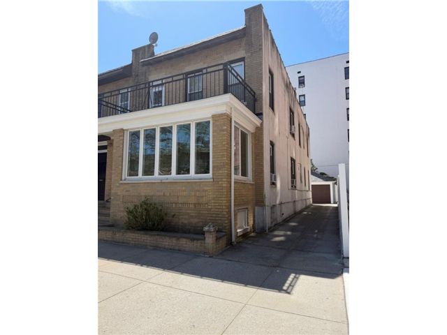 Studio,  2.00 BTH &nbsp;Multi-family style home in Bay Ridge