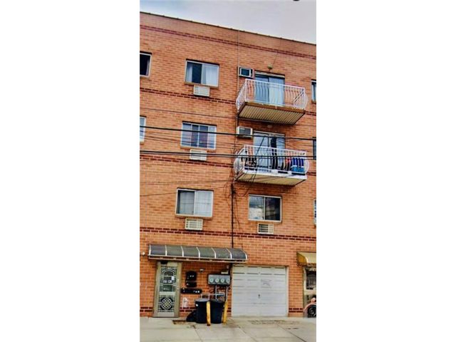 11 BR,  0.00 BTH &nbsp;Multi-family style home in Flushing