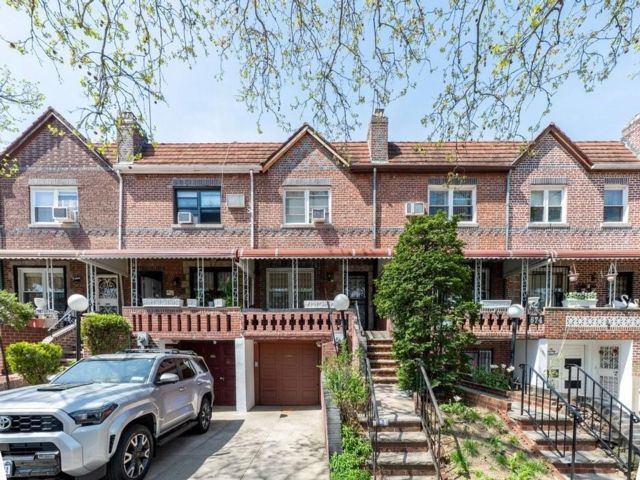 Studio,  0.00 BTH &nbsp;Multi-family style home in East Flatbush