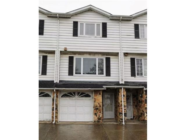  2 BR,  2.00 BTH &nbsp;Single family style home in Arden Heights