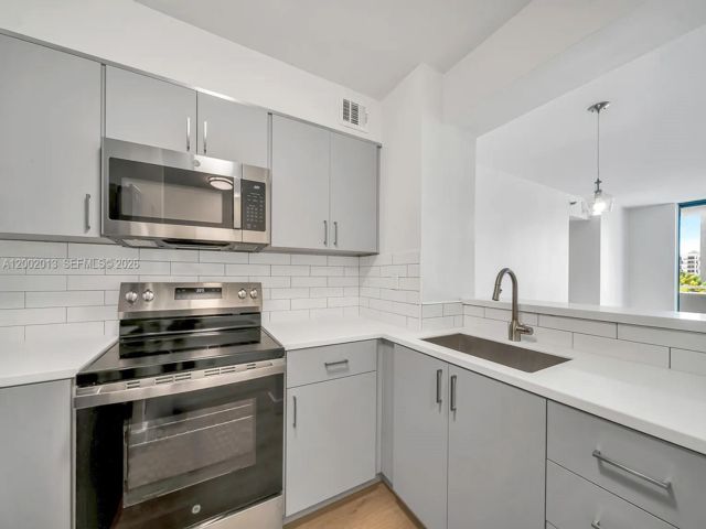  3 BR,  2.00 BTH &nbsp; style home in Miami