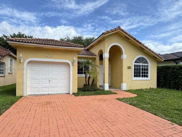  4 BR,  2.00 BTH &nbsp; style home in Miami
