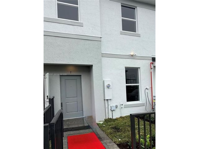  3 BR,  2.50 BTH &nbsp; style home in Homestead