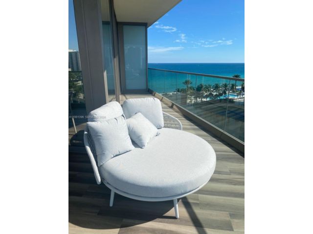  2 BR,  2.00 BTH &nbsp; style home in Sunny Isles Beach