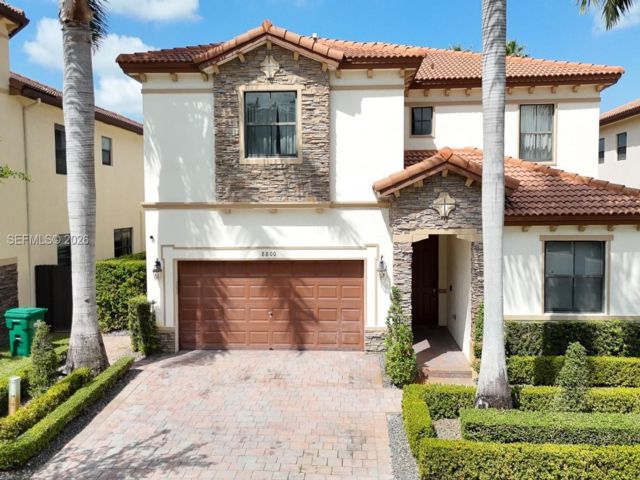  5 BR,  4.50 BTH &nbsp; style home in Medley