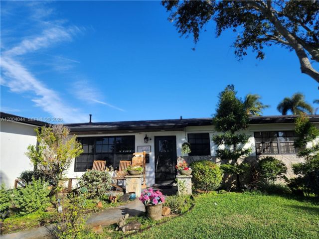  3 BR,  2.00 BTH &nbsp; style home in Pembroke Pines