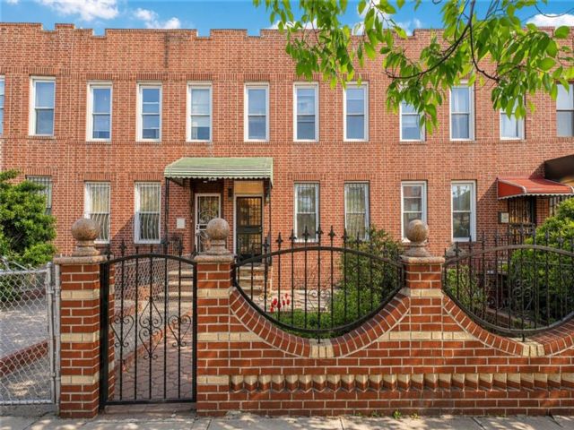  6 BR,  3.00 BTH &nbsp;Single family style home in East Flatbush