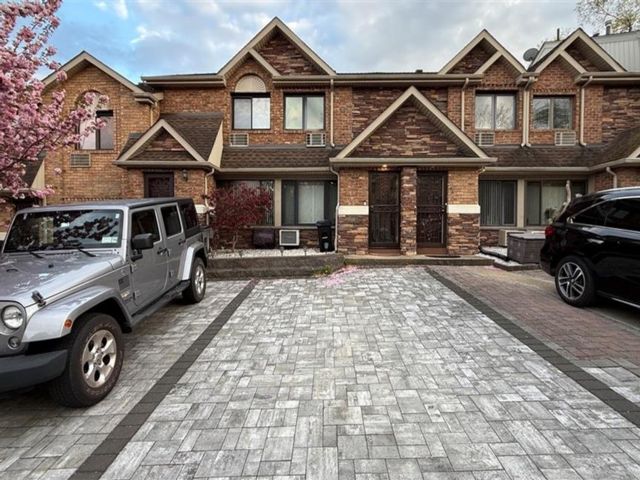  2 BR,  2.00 BTH &nbsp;Condominium style home in Grasmere