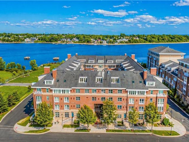  2 BR,  2.00 BTH &nbsp;Condominium style home in Perth Amboy