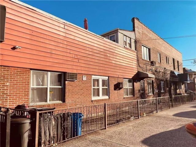 Studio,  0.00 BTH &nbsp;Mixed use style home in Bensonhurst