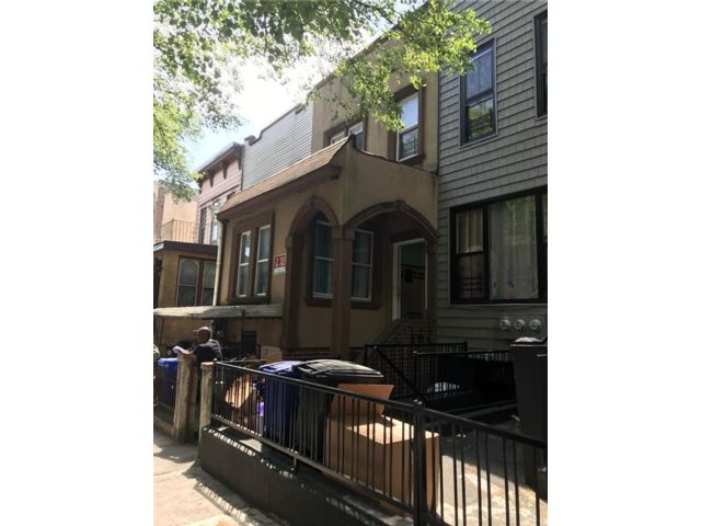  4 BR,  0.00 BTH &nbsp;Multi-family style home in Bedford Stuyvesant