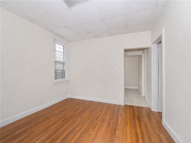  3 BR,  1.00 BTH &nbsp;Multi-family style home in St. George