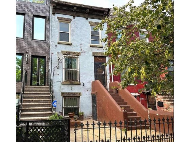  3 BR,  2.00 BTH &nbsp;Multi-family style home in Bedford Stuyvesant