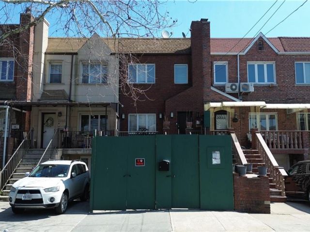 Studio,  0.00 BTH &nbsp;Multi-family style home in Gravesend