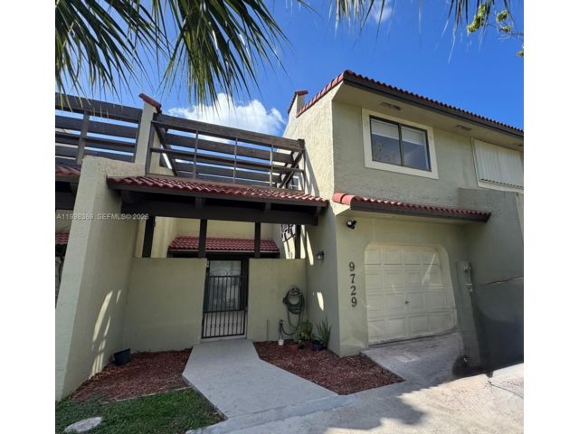  3 BR,  3.00 BTH &nbsp; style home in Medley